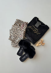 بيچامة "Leopard Mood" قطيفة هايدي وشين – توب أسود × بنطلون ليوبارد