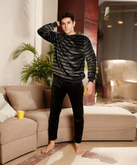 بيچامة رجالي شتوي قطيفة هايدي مستورد – رمادي غامق بخطوط سوداء