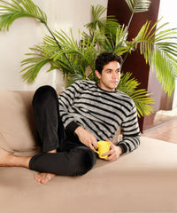 بيچامة رجالي شتوي قطيفة هايدي مستورد – رمادي بخطوط سوداء