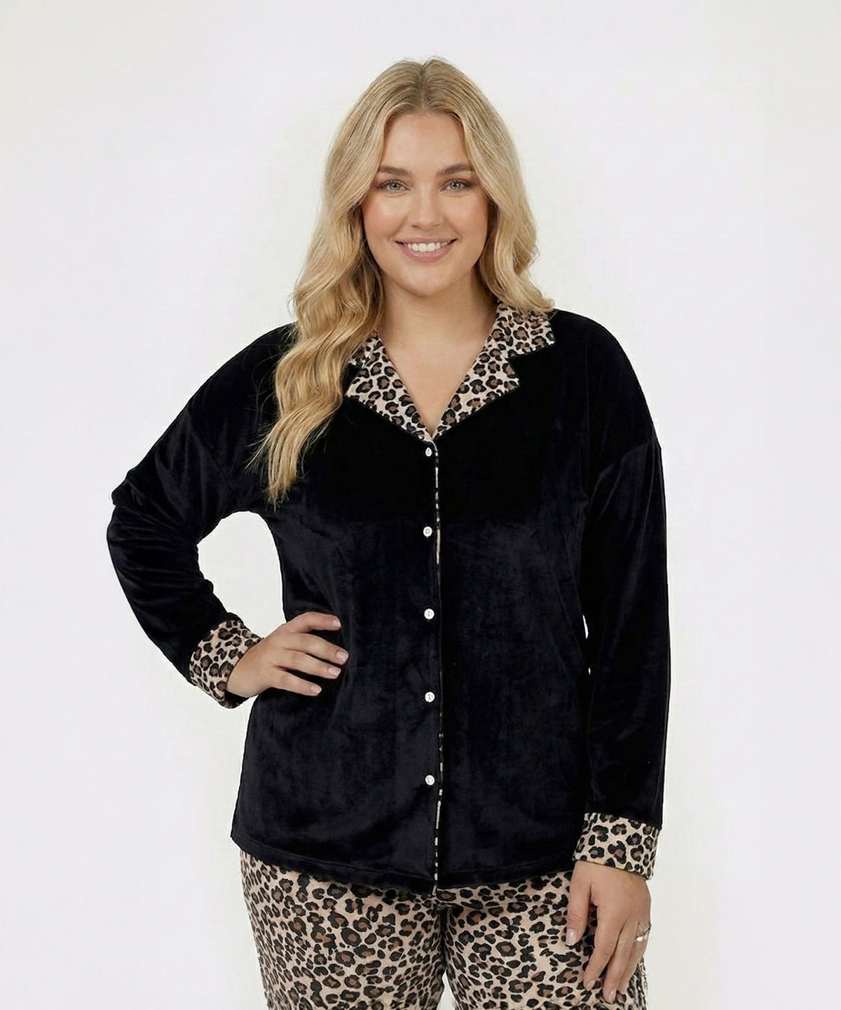 بيجامة نسائي قطيفة هايدي وشين – Black × Leopard