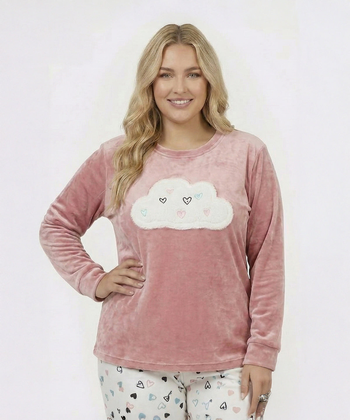 بيجامة نسائي قطيفة هايدي وشين – Cloud روزي