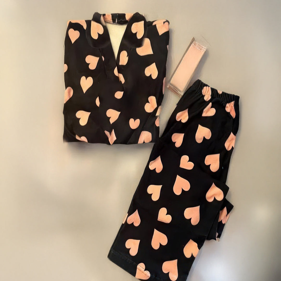 بيچامة نسائي قطيفة هايدي مستورد – بيچامة قلوب أسود × بينك